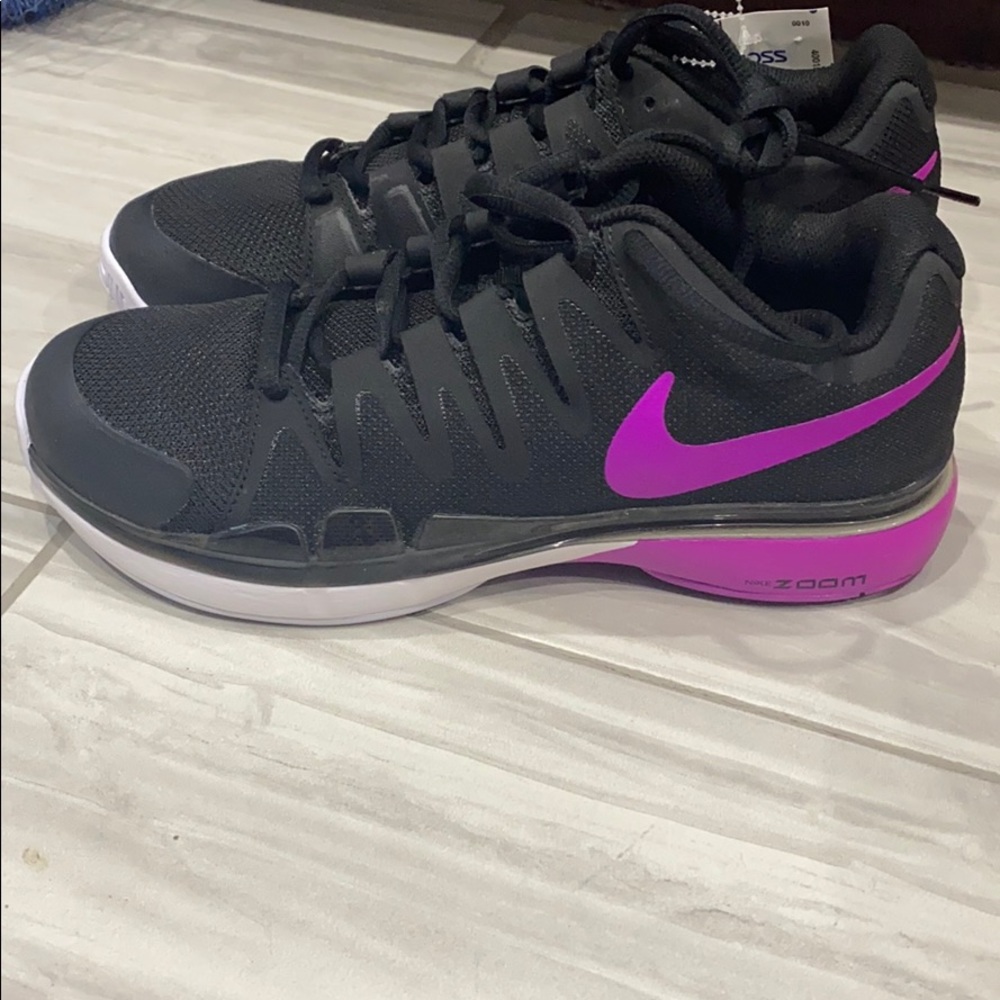 NIKE